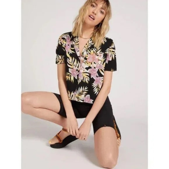 Volcom NEW Gen Wow Short Sleeve Top Black Floral Print, Size XL, NWT - Picture 3 of 8
